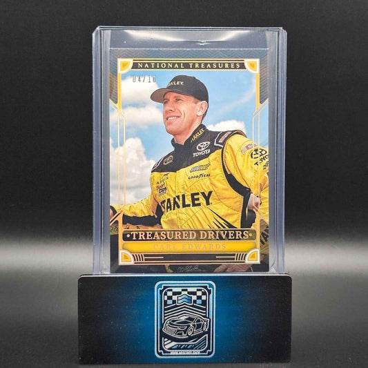 2023 Panini National Treasures Treasured Drivers Holo Gold Carl Edwards /10 - NASCARD.shop