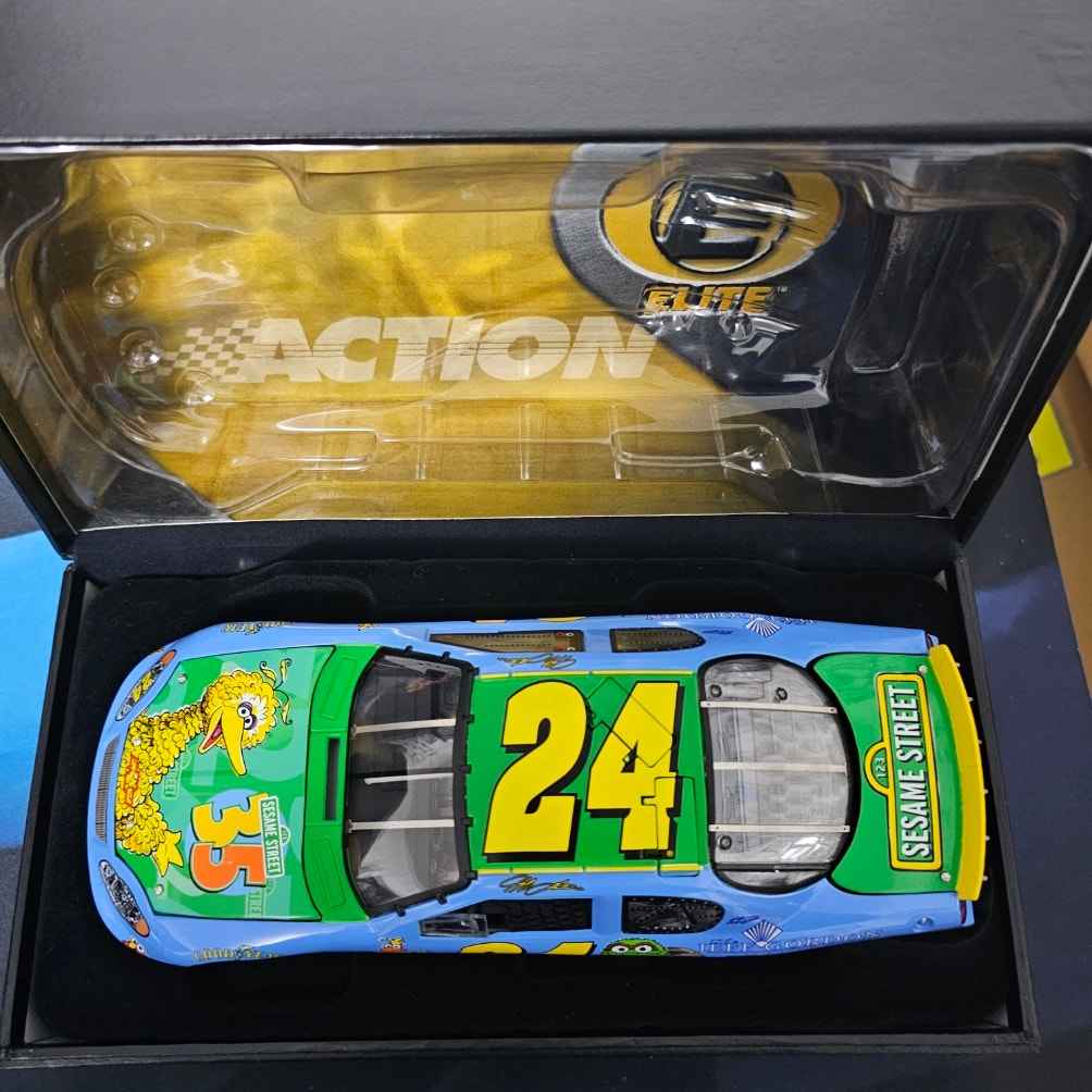 Jeff Gordon  Elite Diecast 1:24 2004 #24 Foundation / Sesame Street 1 of 2004